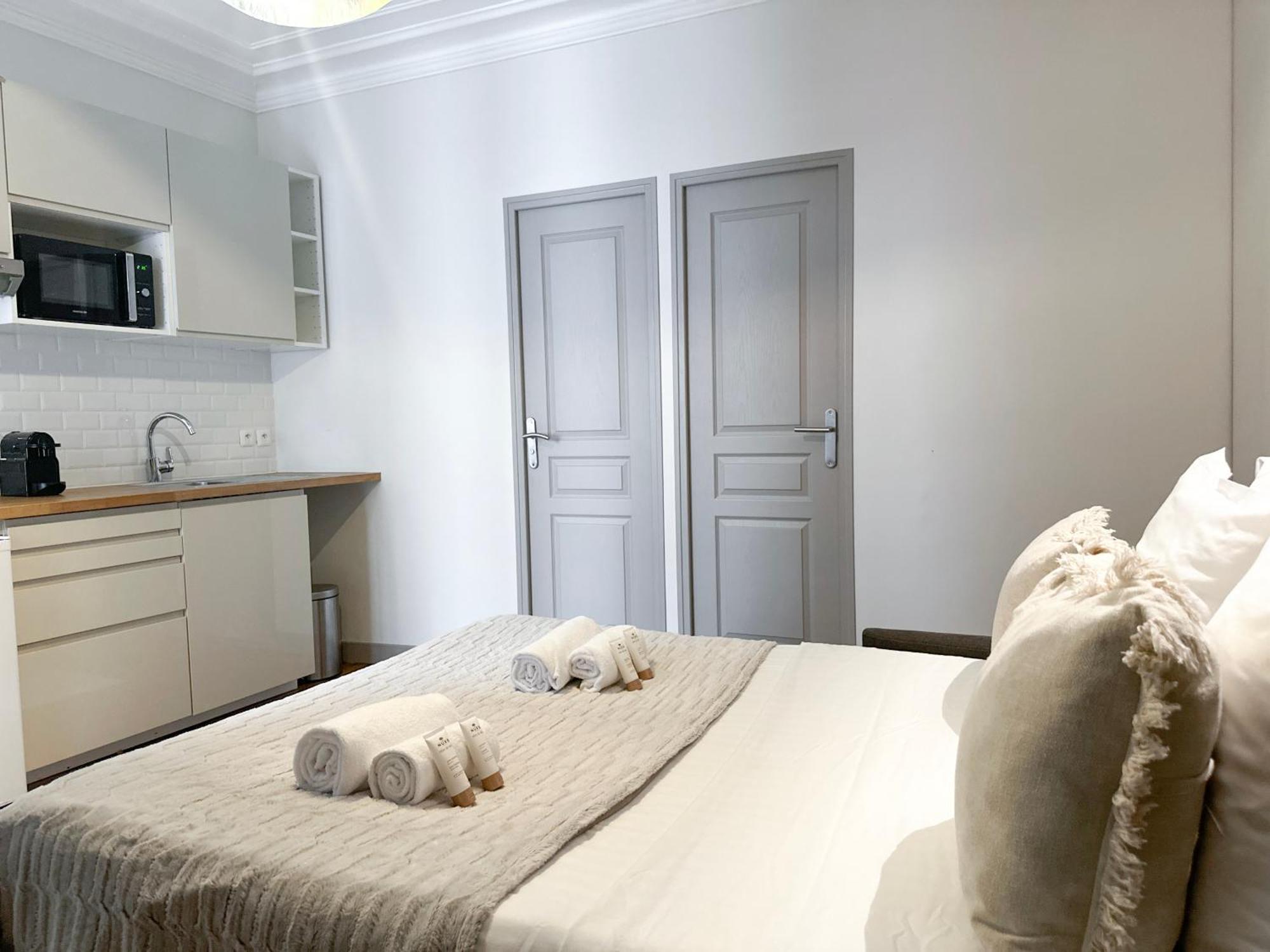 Appartamento Unique Flat Near Louvre & Palais Royal Parigi Esterno foto