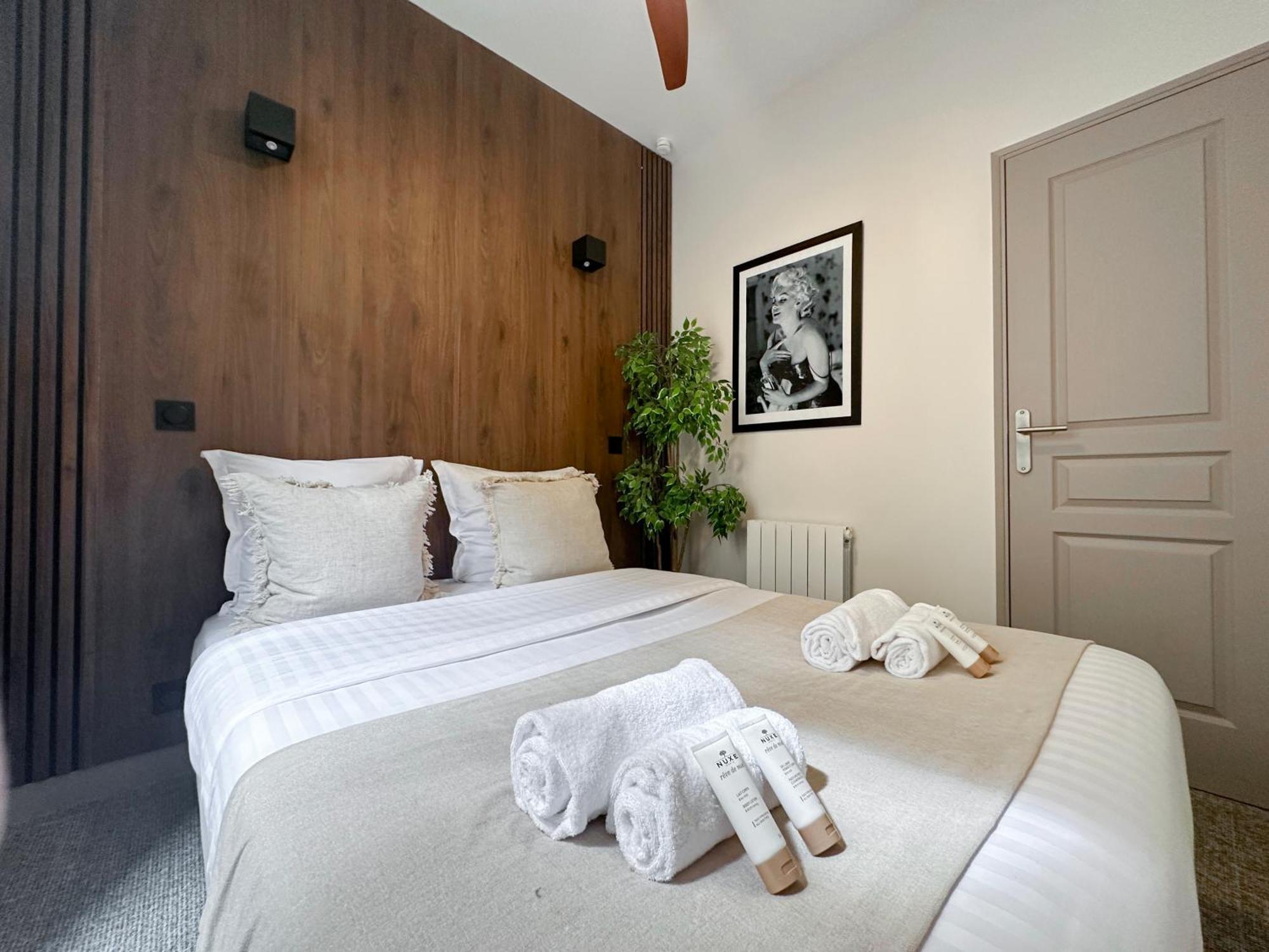 Appartamento Unique Flat Near Louvre & Palais Royal Parigi Esterno foto