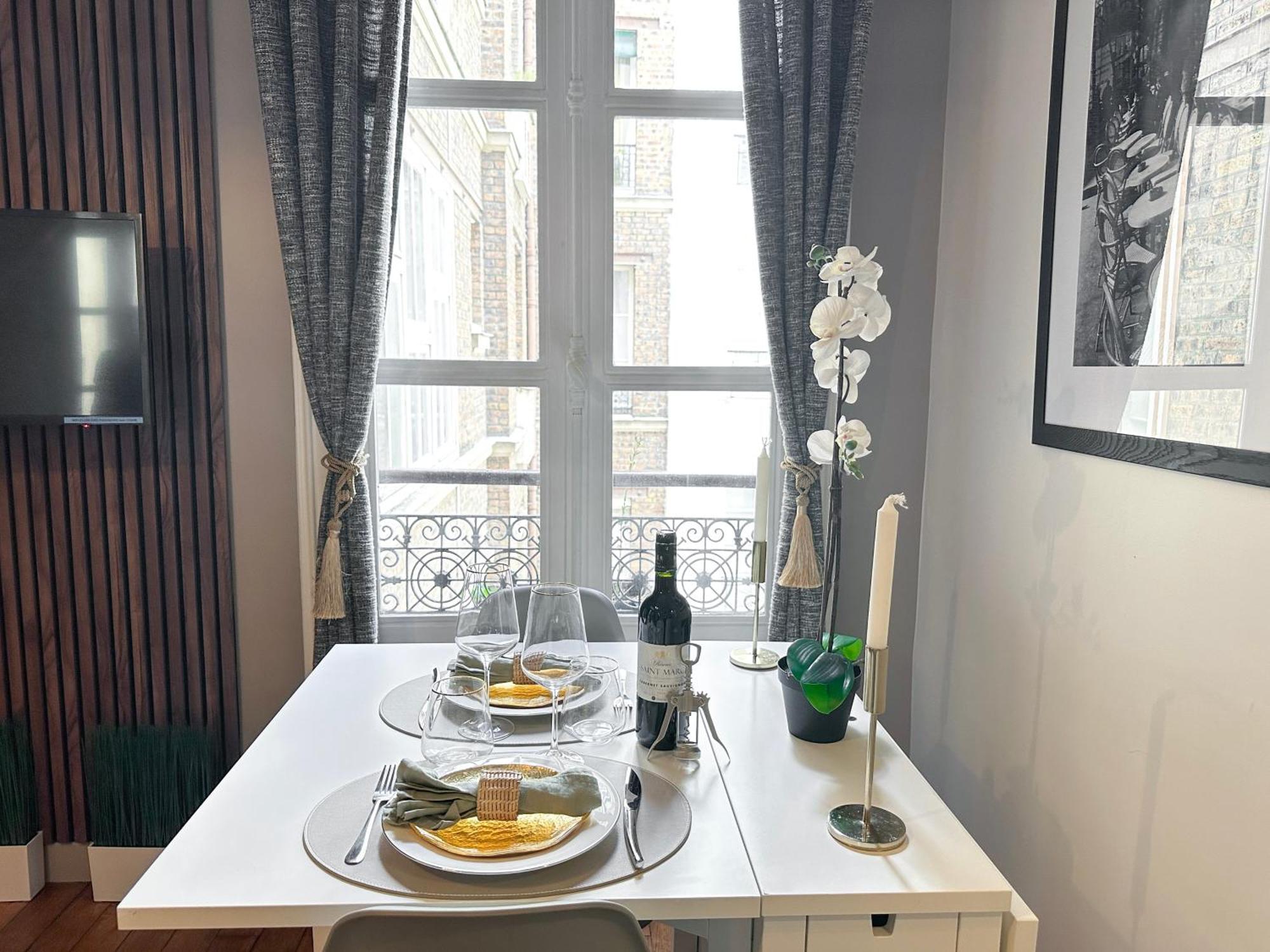 Appartamento Unique Flat Near Louvre & Palais Royal Parigi Esterno foto