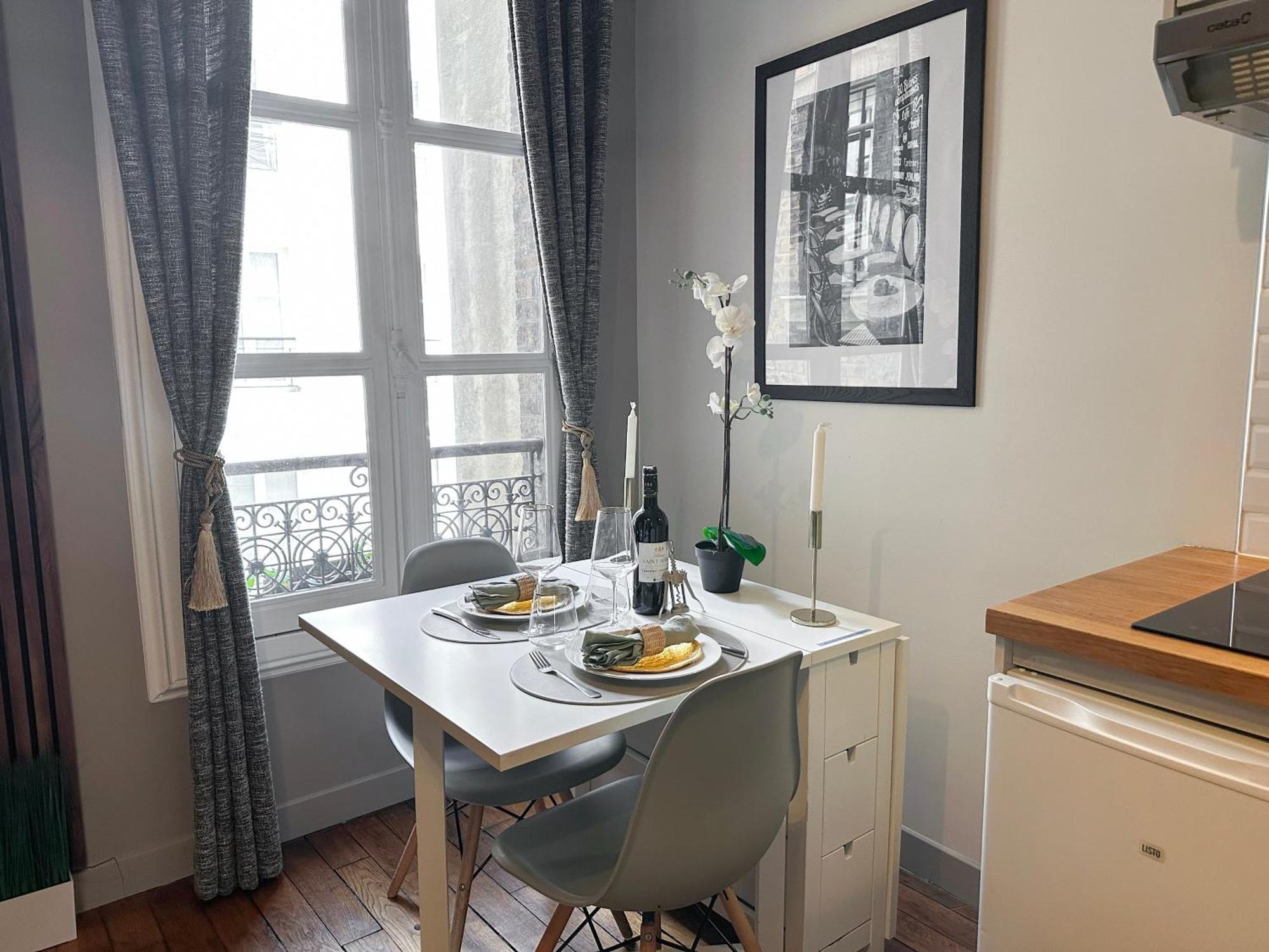 Appartamento Unique Flat Near Louvre & Palais Royal Parigi Esterno foto
