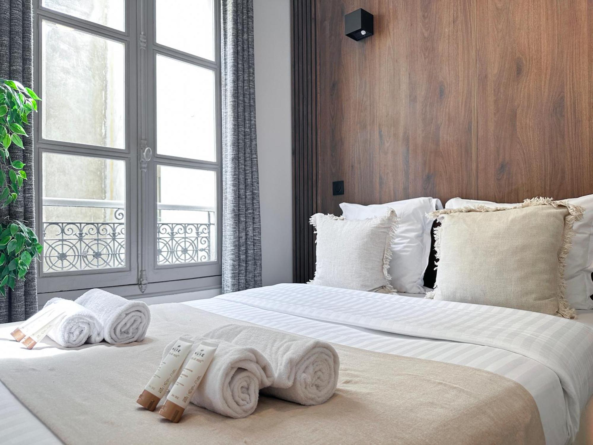 Appartamento Unique Flat Near Louvre & Palais Royal Parigi Esterno foto