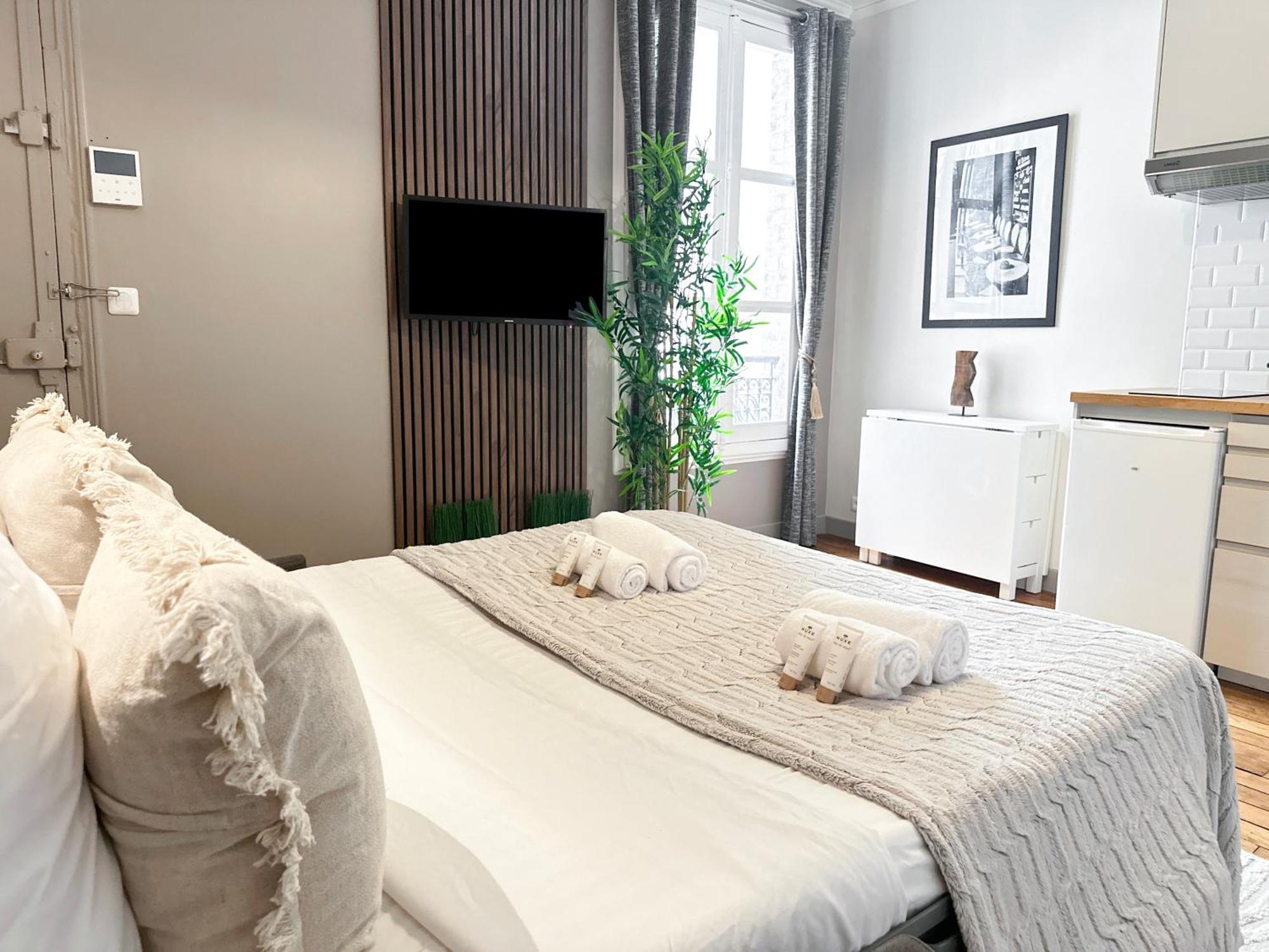 Appartamento Unique Flat Near Louvre & Palais Royal Parigi Esterno foto